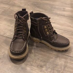 Boys Tommy Hilfiger brown leather chukka boot